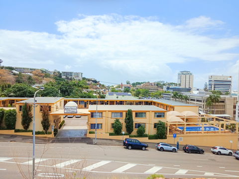 The Robert Towns - Surfers Gold Coast 0