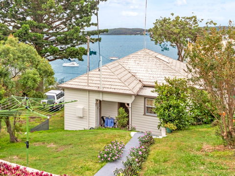 Tommy's Lakehouse - Surfers Gold Coast 1