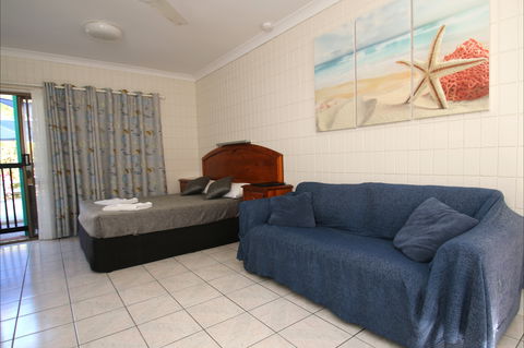Tropical Palms Resort & 4WD Hire - Surfers Gold Coast 2