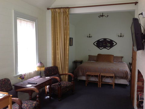 Werndee Accommodation - Surfers Gold Coast 2