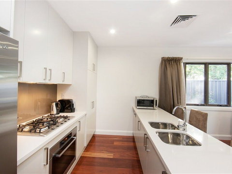 Abode Apartments Albury - Surfers Gold Coast 2