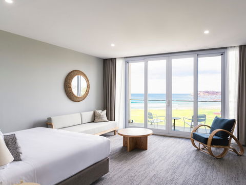Abode Malua Bay - Surfers Gold Coast 1