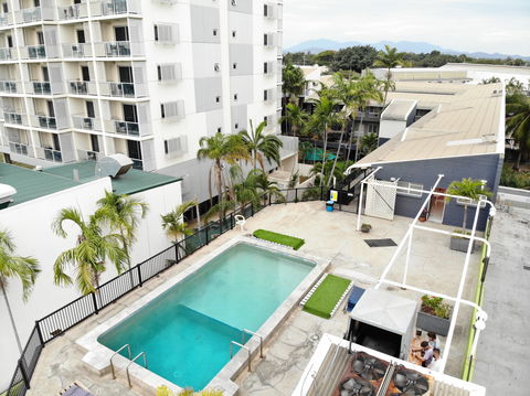 Adventurers Backpackers Resort - Surfers Gold Coast 1