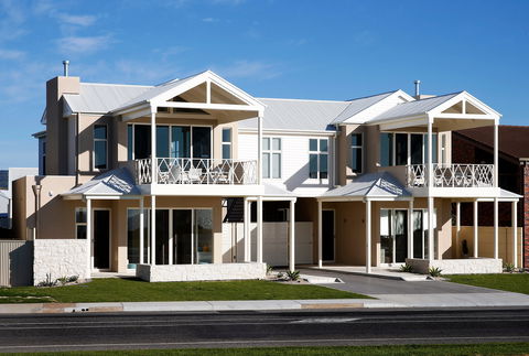 Aldinga Beach Getaways - Surfers Gold Coast 0