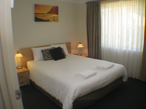 Beaches Serviced Apartments - Surfers Gold Coast 1