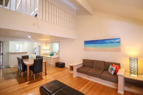 Blackbutt Family Loft Townhouse - Surfers Gold Coast 2