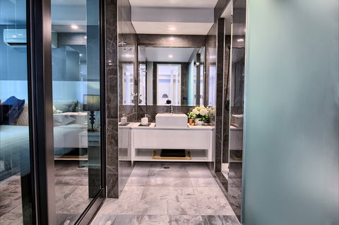 Canberra Rex Hotel - Surfers Gold Coast 1