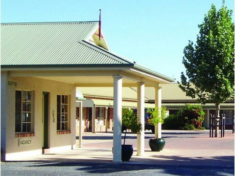 Country Gardens Motor Inn - Surfers Gold Coast 0