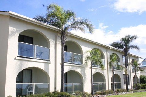 Edgewater Gardens - Surfers Gold Coast 1