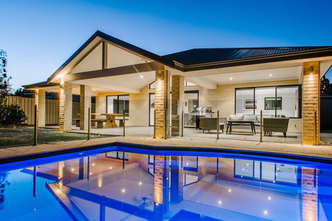 Fairways - Surfers Gold Coast 0