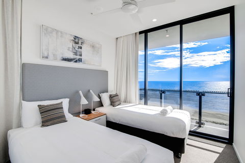Iconic Kirra Beach Resort - Surfers Gold Coast 1