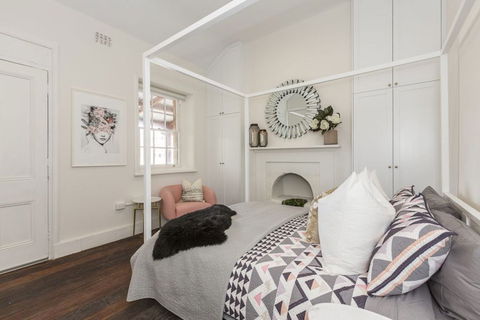 Landmark 1850s Family Fremantle Home - Surfers Gold Coast 1