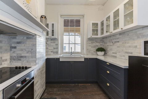 Landmark 1850s Family Fremantle Home - Surfers Gold Coast 2