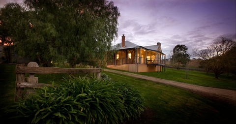 Longview Vineyard Accommodation - Surfers Gold Coast 0