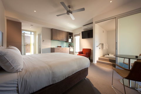 Longview Vineyard Accommodation - Surfers Gold Coast 1