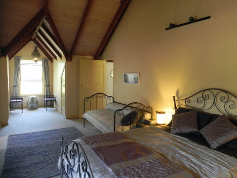 Longbeach Clifftop Retreat - Surfers Gold Coast 1