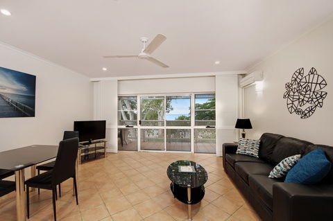 Marlin Waters Beachfront Apartments - Surfers Gold Coast 1