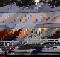 Oscars Waterfront Boutique Hotel