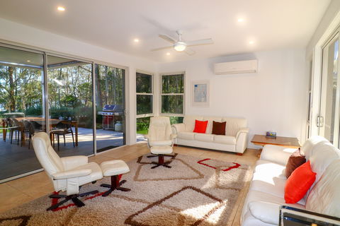 Pelican Escape 11 - Surfers Gold Coast 2