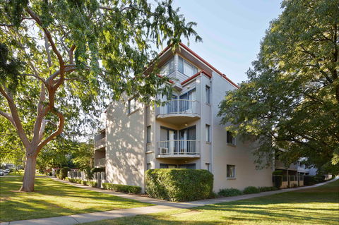 Pinnacle Apartments - Surfers Gold Coast 1
