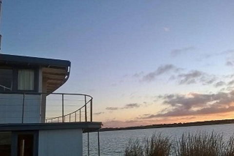 PS Federal Retreat Goolwa - Surfers Gold Coast 0