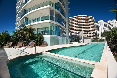 Reflections Coolangatta Beach - Surfers Gold Coast 2