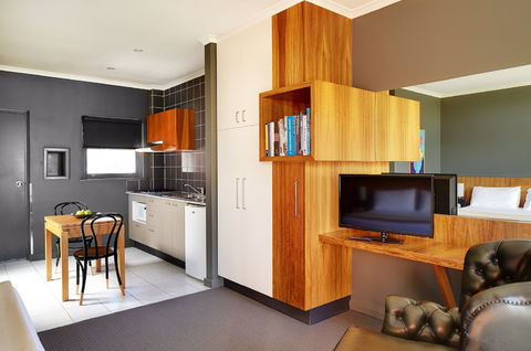 Riverview Hotel - Surfers Gold Coast 1