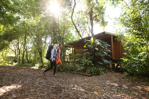 Samurai Beach Bungalows Port Stephens YHA - Surfers Gold Coast 1