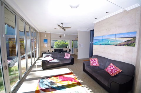 Sun Worship Crescent Head Eco Villas - Surfers Gold Coast 2
