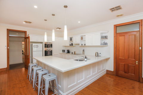 The Hills House At Hahndorf - Surfers Gold Coast 1