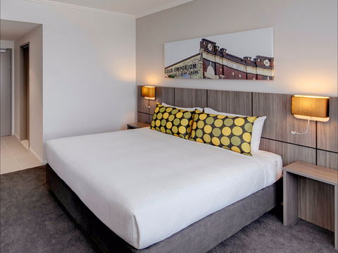 Travelodge Hotel Bankstown Sydney - Surfers Gold Coast 1