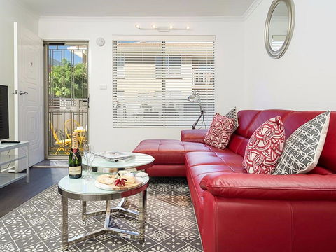 Understated Elegance - Affordable Luxury - Surfers Gold Coast 2