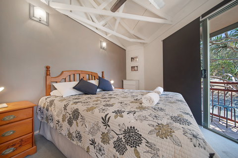 16 Point Lookout Beach Resort - Surfers Gold Coast 1