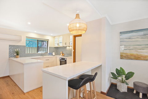 4/11 Cornhill Road - Surfers Gold Coast 0