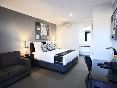 Aastro Dish Motor Inn - Surfers Gold Coast 2