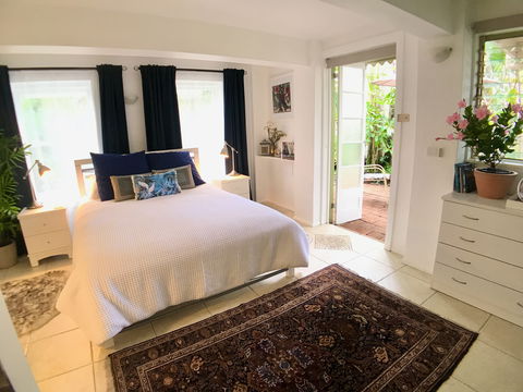 Bangalow Studio Apartment - Surfers Gold Coast 1