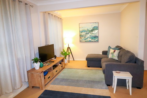 Beachside Cottage At Blacksmiths - Surfers Gold Coast 1