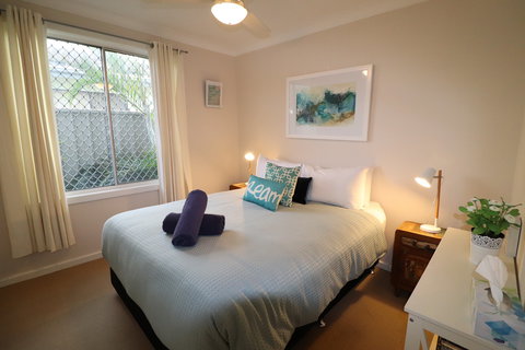 Beachside Cottage At Blacksmiths - Surfers Gold Coast 2
