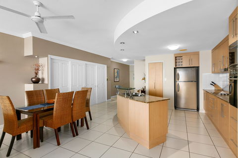Bellevue At Trinity Beach - Surfers Gold Coast 2