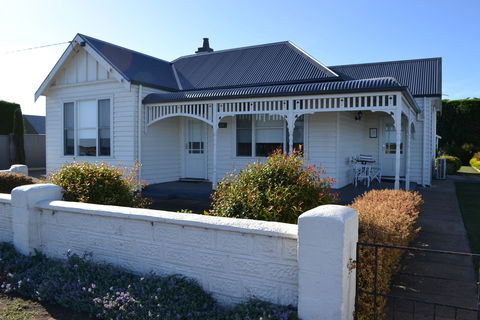 Calgary Accommodation & Killara Accommodation - Surfers Gold Coast 0