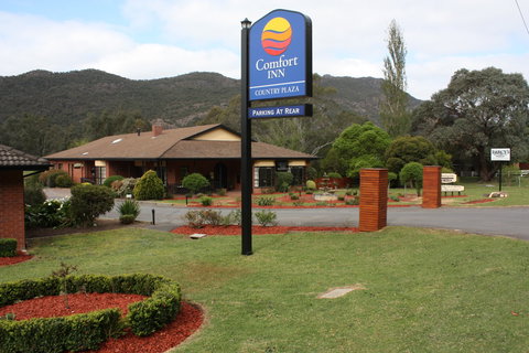Country Plaza Halls Gap - Surfers Gold Coast 0