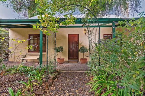 Country Pleasures Bed And Breakfast - Surfers Gold Coast 1