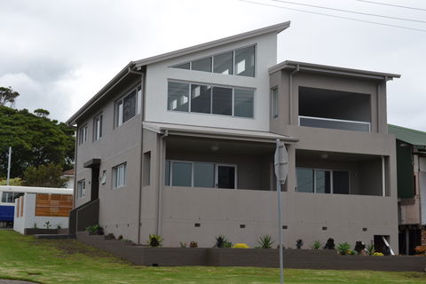 Cowries Harbourside Shellharbour Village - Surfers Gold Coast 0