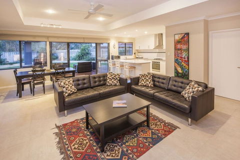 Dave's Digs - Surfers Gold Coast 1