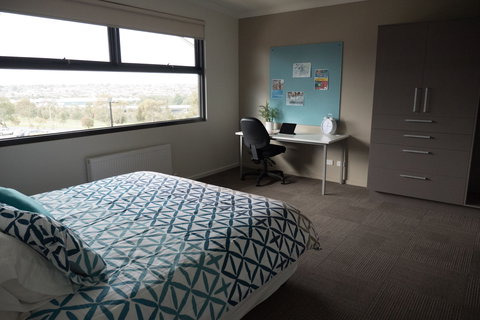 Deakin Waurn Ponds Units - Surfers Gold Coast 0