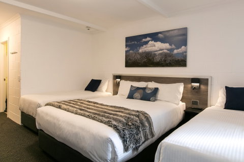 Falls Creek Hotel - Surfers Gold Coast 1
