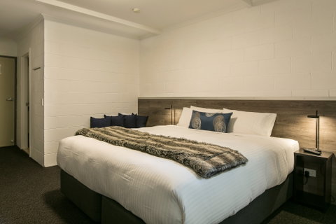 Falls Creek Hotel - Surfers Gold Coast 2