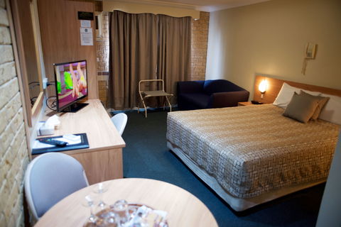 Forest Lodge Motor Inn And Restaurant - Surfers Gold Coast 2