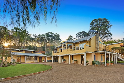 I Villini Estate - Surfers Gold Coast 0