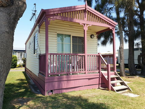 Jettys By The Lake - Surfers Gold Coast 0